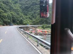 -安吉龙王山峡谷漂流