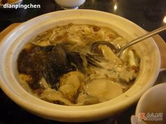 涮着菌的汤锅儿1-太婆天府山珍酒楼(亚运村店)