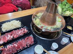 -果松木炭酸菜铜火锅·外婆参鸡汤