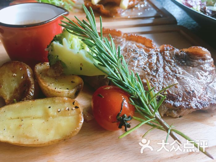 猎人湾扒坊-新西兰牛眼扒-菜-新西兰牛眼扒图片-武汉美食-大众点评网