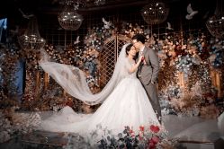 -深白婚纱艺术馆(王府壹号店)