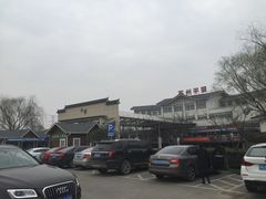 -平望服务区·停车场