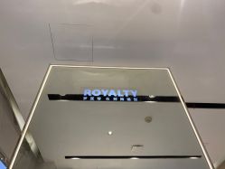 -罗亚帝造型·烫发染发