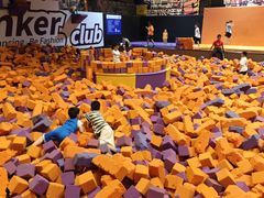 -Tenker Club弹刻极限主题公园 · 蹦床 · 团建 · 生日派对(大关店)