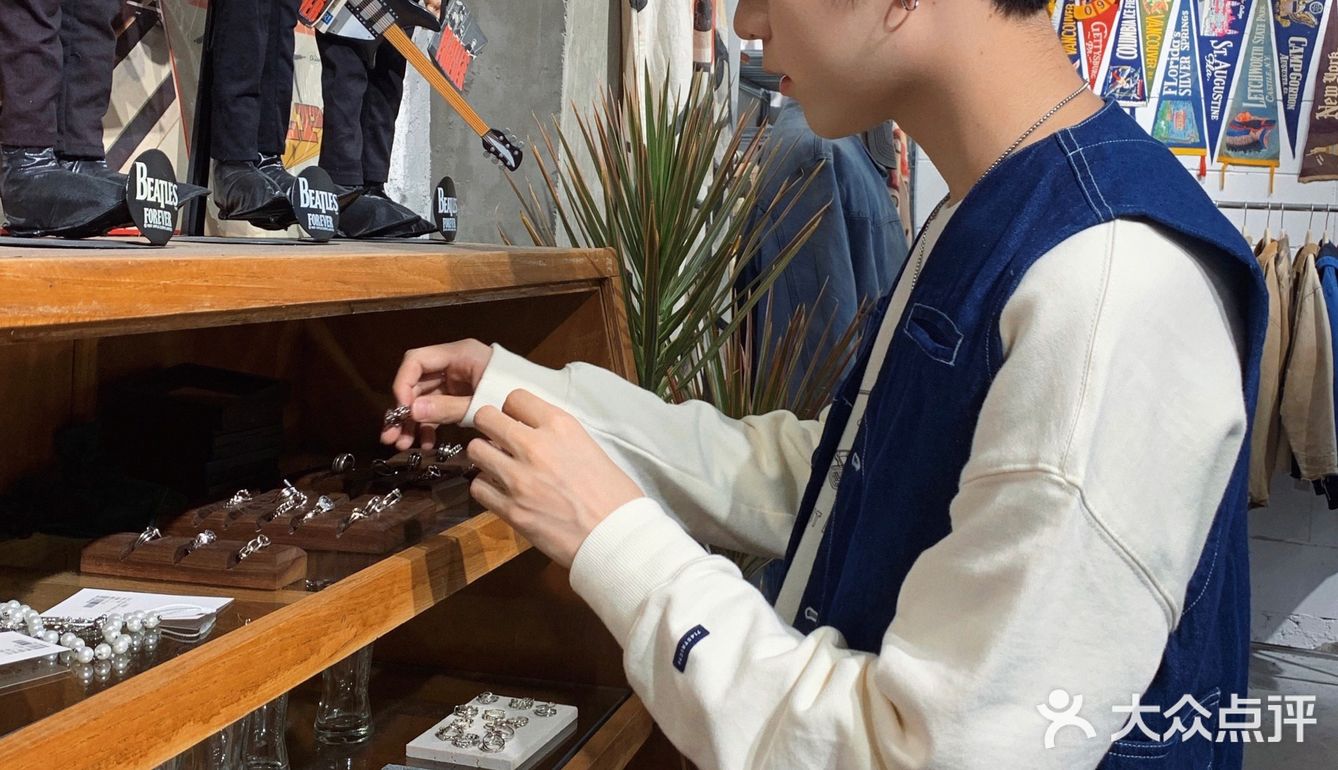 贩卖美好｜杭州下沙这家古着店也太好逛了吧