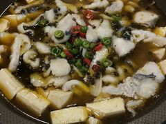 -川流不息·地道川菜·小龙虾(松东路店)