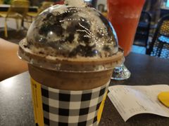 -莓园冰淇淋店