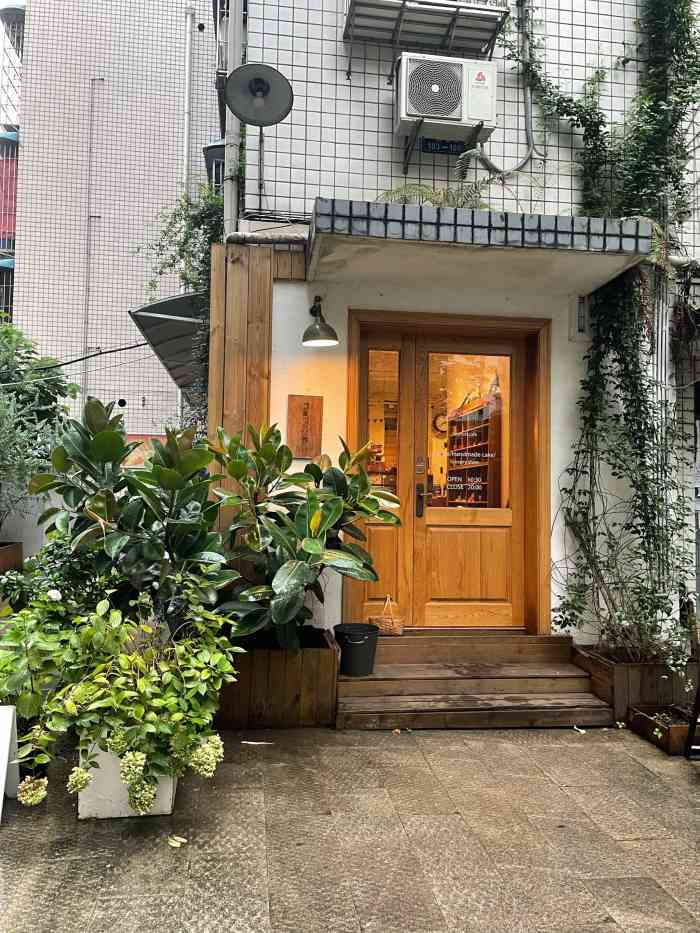 懒鱼时光馆(沙坪坝店)-"太难找了点吧在富贵鱼总店边上的小巷子上.