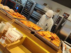 面包甜点陈列柜-西村叔叔的店·面包·甜品·蛋糕(崂山丽达店)