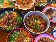 -爆炸头阿姨小四川正宗川味小吃(无任何分店)