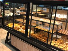 面包甜点陈列柜-皇冠幸福里动物奶油生日蛋糕(万达店)