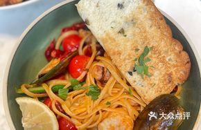Garlic Spicy Seafood Noodles