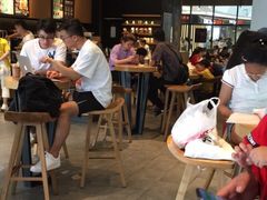 等位区-星巴克(金华东阳银泰城店)