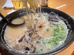 松山拉面-Lia Cafe Bar Restaurant松山咖啡屋