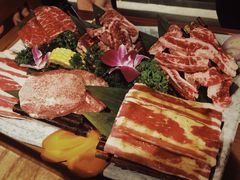 黑牛六拼-明洞阿姨·韩式酱蟹烤肉·创意料理(三元桥店)