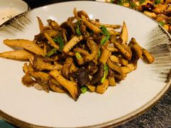 盐焗菌菇-丝路金桃·新疆菜(徐汇店)