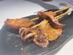 鱿鱼串，鸡中翅串-鱼酷活鱼烤鱼(南京水游城店)