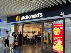 -麦当劳(上海虹桥站30B检票口楼上)
