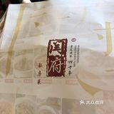 本来是准备去明湖小楼的，无奈人真的是太多了～前面排了