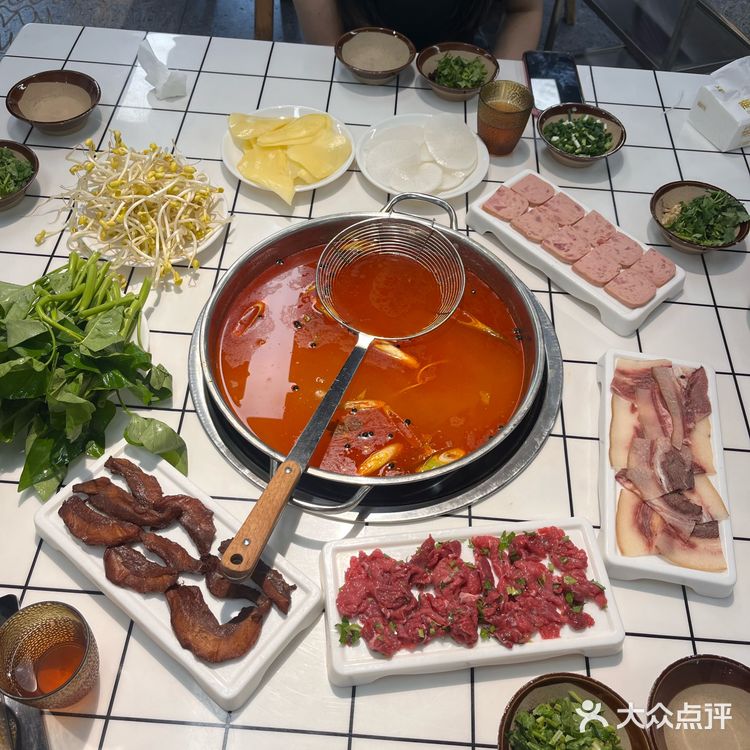 在重庆吃到记忆中的贵州酸汤牛肉火锅！