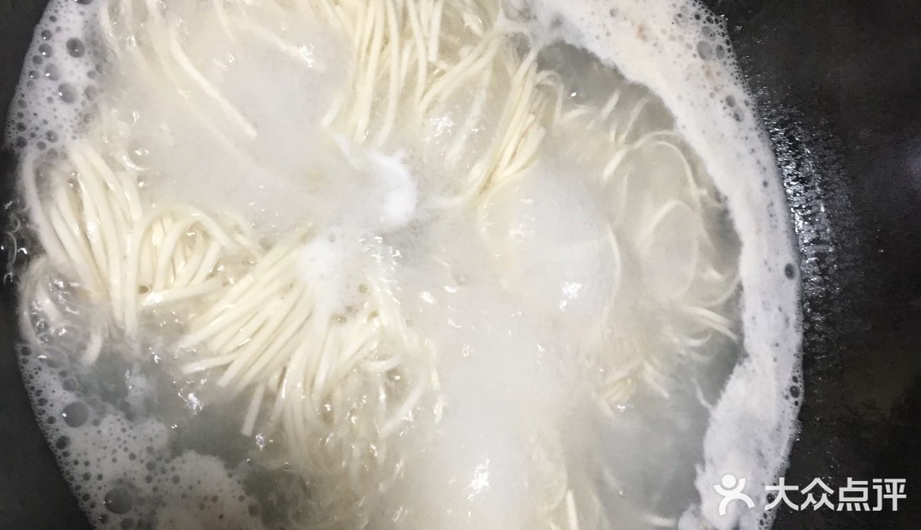 超级美味的早餐之清汤鸡蛋面