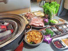 -围炉肉舍•炭烤活鳗•丹东海鲜烤肉(步行街店)