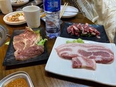 厚切五花肉-·缸桶屋·韩式牛肋条自助烤肉(西湖D11店)