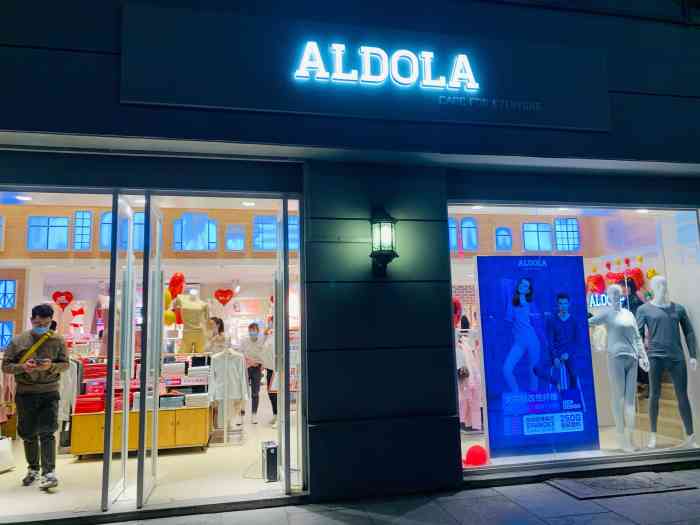 雅黛丽aldola"店铺位于m 对面,靠近循礼门地铁站,店铺.