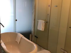 -上海滴水湖皇冠假日酒店
