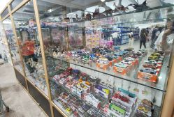 -逝水玩具折扣店