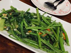 -Dang restaurant (patong phuket)