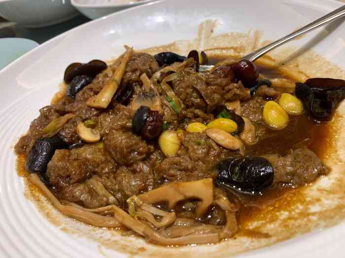 第一次来镇江的我只能借助点评的帮助选择了"味园",餐馆的布置我很