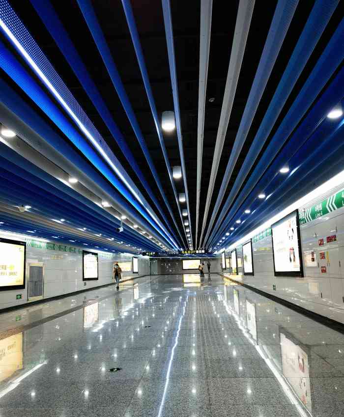 凤溪河(地铁站)-"跟着逛成都之地铁里的文化名城:凤溪河站(.