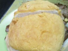 猪扒酥皮包-大利来记咖啡室(告利雅施利华街店)