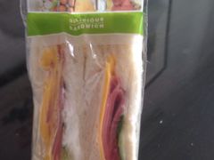 -全家便利店(江湾镇站店)