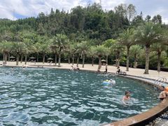 -腾冲洞山温泉村