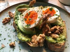 牛油果煮蛋吐司-RAC BAR(安福路店)