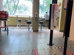 大堂-麦当劳(龙洞店)