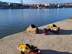 -多瑙河畔鞋履雕塑