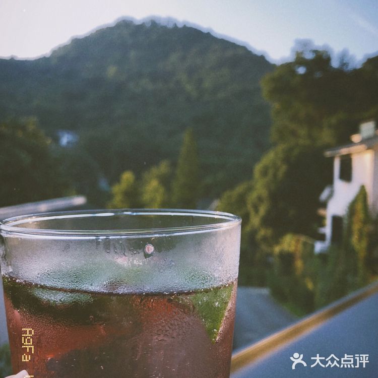 上山的环境还不错，路过南山路