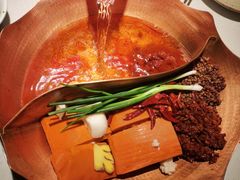 -墨居上隐·院子里火锅(峨眉店)