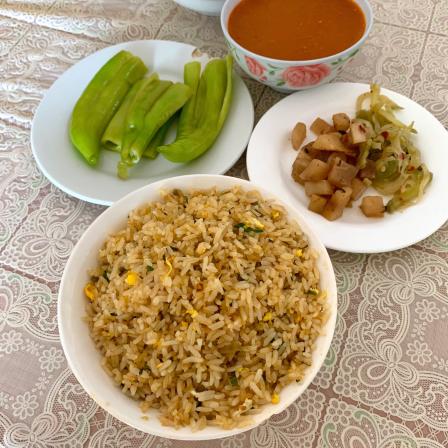 长坂坡花饭-"「配菜泡菜」泡菜和小菜都挺好吃的 很喜欢.