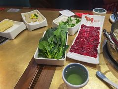 -左庭右院鲜牛肉火锅(金山万达店)