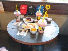-莓园冰淇淋店