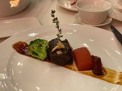 慢炖和牛脸肉配红酒梨-香乐园·淮扬菜中餐厅·Shang Garden(福田香格里拉店)