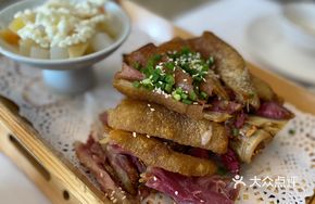 Crispy Golden Pig Trotter