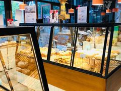 面包甜点陈列柜-Dough&Joe团憩(瑞虹天地月亮湾店)