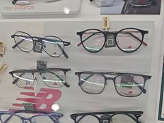 -光明眼镜·蔡司授权(徐泾店)