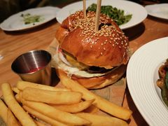 -三勾JJJ Burger&Coffee(梅溪湖店)