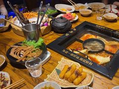 -老牌坊云南鱼豆花火锅(爱建店)